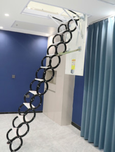 Escalera Telescópica de Acero Aislada Moderna de Fábrica Henzs, Capacidad de Carga de 300 kg, Altura Extendida de 10 pies, Ángulo de Inclinación de 45 Grados - Product Image 2