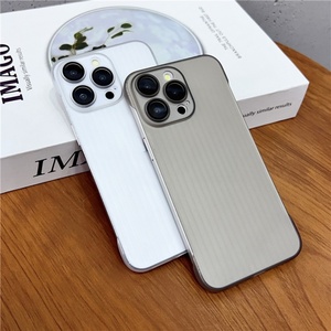 Funda Delgada Transparente Rígida de PC sin Marco para iPhone 16 15 13 12 11 14 Pro MAX MINI XR SE 7 8 PLUS - Product Image 4