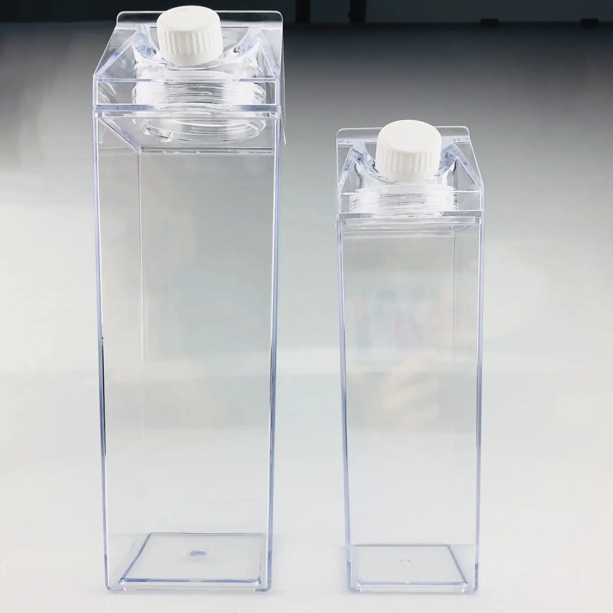 500ml Double Wall Wholesale Inventory Milk Leak Proof Acrylic Plastic Water Cup Bottle Tumblers with Screw cover