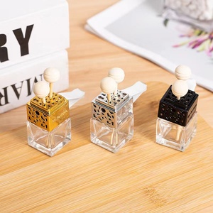 8ml parfüm araba hava spreyi şişesi kare cam uçucu yağ araç havalandırma difüzörü klip ile - Product Image 3