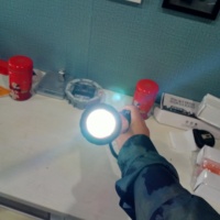 Matraque Télescopique Électrique Extensible de Haute Qualité 54 cm avec Feux Clignotants d'Avertissement à LED et Fonction Télécommande, Bâton de Trafic