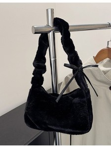 Nouvelle Tendance 2026 : Sac à Bandoulière en Cuir PU pour Femme, Hiver-Automne, avec Sangle Élastique et Doublure Peluche, Sac Croisé Doux et Populaire - Product Image 4