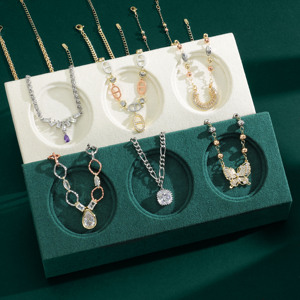 Collier en perles plaqué or 3 tons avec zircon, parure de bijoux fantaisie pour femme, motif papillon, cadeau idéal pour maman, usage quotidien - Product Image 1