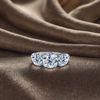 Bague en argent sterling S925 avec trois diamants, mode luxe léger, 4 carats de moissanite, pour femmes, bagues de fiançailles et de mariage