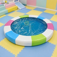Tapis de lit d'eau de terrain de jeu intérieur doux équipement de jeu sensoriel de zone d'escalade pour distributeur de parc d'attractions