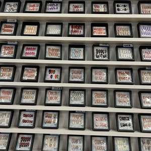 Vente en gros de faux <span class=keywords><strong>ongles</strong></span> de luxe faits à la main, design aléatoire, taille courte, moyenne, longue, 10 pièces, style français, amande, stiletto, 3D - Product Image 4