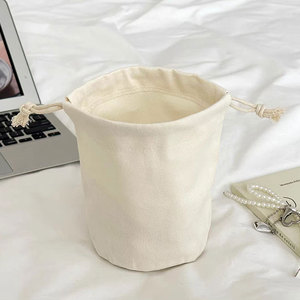 Sacs cadeaux promotionnels personnalisés en toile de coton recyclé, écologiques, réutilisables, durables, à fond rond, avec cordon de serrage - Product Image 2
