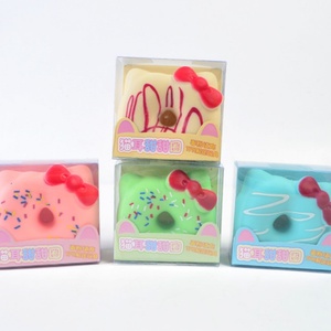 Jouet anti-stress Kawaii en forme de donut avec oreilles de chat, doux, à presser pour la relaxation des mains, idéal pour les fêtes et les cadeaux de boutique - Product Image 4