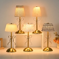 Lampe de table de luxe avec abat-jour à volants, lampe de bureau LED à trois couleurs réglables, décoration pour chambre à coucher et salon