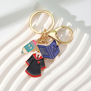 Portachiavi in Metallo Smaltato per Studenti e Laureati, Regalo di <span class=keywords><strong>Laurea</strong></span> Stagionale, Moschettone Promozionale - Product Image 4