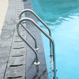 Tangga Kolam Renang di atas tanah berkualitas tinggi dengan pegangan untuk akses kolam - Product Image 2
