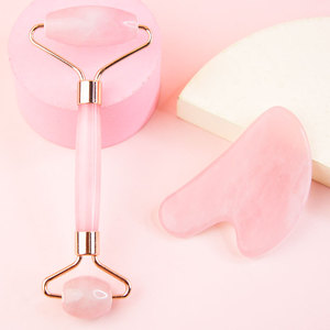 Nuovo Prodotto: Massaggiatore Facciale con <span class=keywords><strong>Rullo</strong></span> in Giada e Guasha in Quarzo Rosa con Manico in Acrilico - Product Image 2