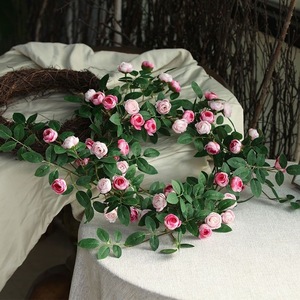 Guirlandes de roses artificielles uniques en soie, fleurs décoratives murales pour la maison, utilisation intérieure - Product Image 1