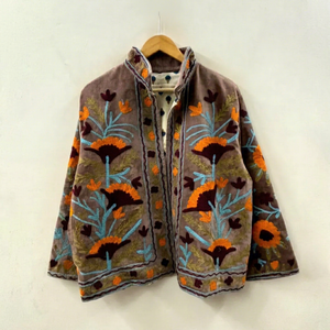Chaqueta de Terciopelo Bordada a Mano con Diseño Étnico, Chaqueta Corta Estilo Suzani con Bordado Floral Vintage para Mujer, Ropa de Abrigo de Invierno de Diseñador - Product Image 1