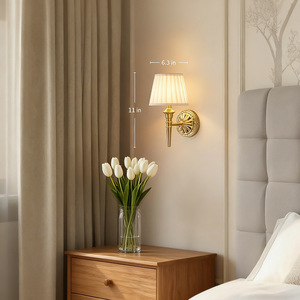 Lámpara de Pared Tradicional con Cuerpo de Bronce y Pantalla Blanca, Fuente de Luz LED E26, Control por Interruptor, Montaje en Pared, Iluminación para Dormitorio y Sala de Estar - Product Image 1