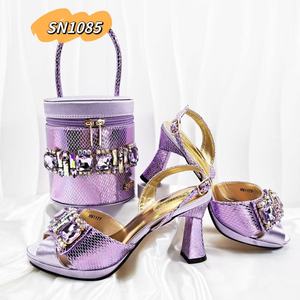Set Scarpe e Borsa da Festa Nigeriane in <span class=keywords><strong>Pelle</strong></span> PU Dorata con Cristalli, Lusso da Sposa Inmyshop - Product Image 3