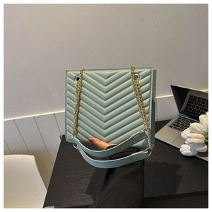 Wholesale Summer New Fashion Korean <b>Large</b> High Capacity Chain Single Strap Shoulder Crossbody <b>Purses</b> Women's Tote Handbags - Product Image 6