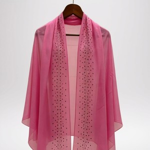 <span class=keywords><strong>Voile</strong></span> en mousseline de soie perlée, largement drapé, à double rayure dégradée, orné de strass chatoyants et de strass thermocollés complexes - Product Image 2