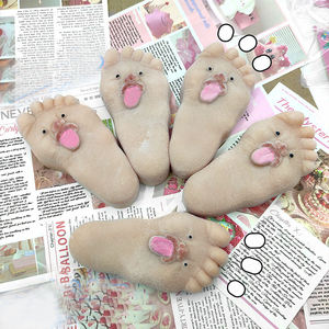 Juguete Blandito de TPR con Forma de Pies Grandes y Lengua Fuera, Súper Divertido y Peculiar, Regalo Creativo para Aliviar el Estrés para Niños y Adultos, Juguetes para Apretar para Momentos de Relajación - Product Image 3
