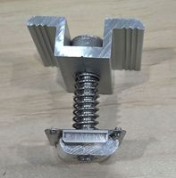 Pince interne réglable pré-assemblée avec ressort et pince de mise à la terre en aluminium, et rondelles de mise à la terre pour tôle