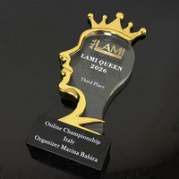 Trophée personnalisé 2026 pour Reine de la Beauté avec couronne dorée et profil en cristal - Récompense professionnelle pour concours et spectacles en ligne MH-J036