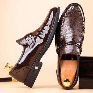 รองเท้าโลฟเฟอร์หนังแก้วผู้ชาย หัวแหลม สีน้ำตาล แบบสวม ใส่ได้ทั้งทางการและลำลอง ปิดแบบสวมเดียว แฟชั่นทันสมัย ไซส์ผู้ใหญ่ 47 48 - Product Image 1
