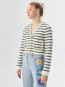 <span class=keywords><strong>Pull</strong></span> en laine à col en V à manches longues pour femmes, automne-hiver 2025, sur mesure OEM et ODM, couleurs contrastées, rayures, cardigan en tricot avec boutons - Product Image 1