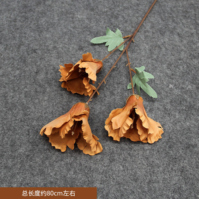 Fleur trompette à trois têtes