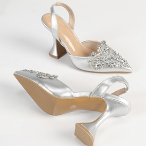 <span class=keywords><strong>Eleganti</strong></span> scarpe da sposa Sexy in <span class=keywords><strong>argento</strong></span> con soletta in gomma con strass in PU <span class=keywords><strong>tacchi</strong></span> sottili per feste estive autunno matrimonio - Product Image 3