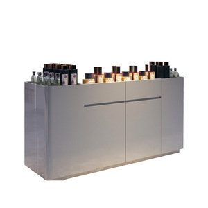Vitrine <span class=keywords><strong>de</strong></span> présentation <span class=keywords><strong>de</strong></span> cosmétiques blanche personnalisable avec éclairage, modèle HongMing 24081401 pour salons <span class=keywords><strong>de</strong></span> beauté - Product Image 4