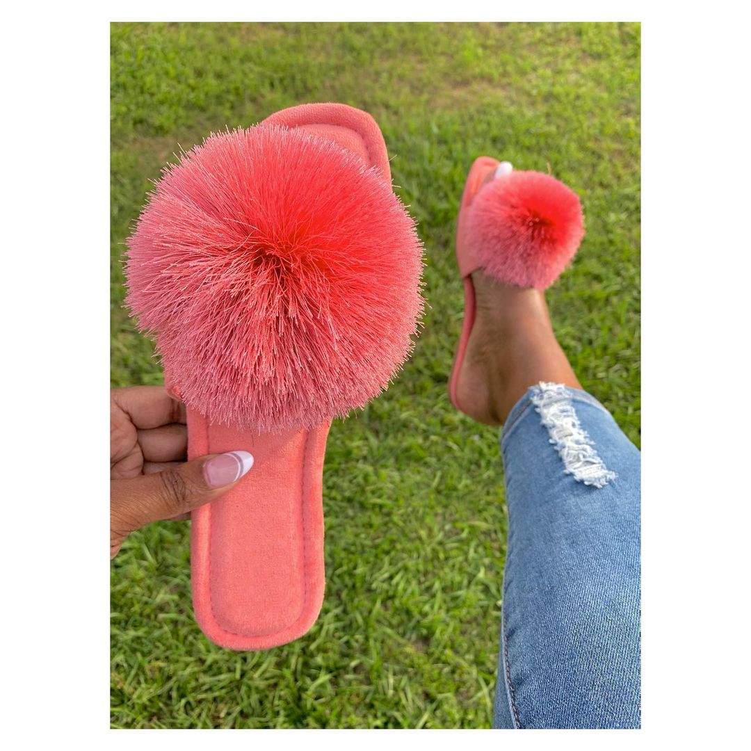 2021 fashion flat fuzzy fur fluffy pom pom outdoor women slipper sandals fur slides