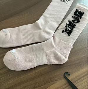 Nuevos Calcetines de Ciclismo para Jóvenes de Verano, Parte Superior de Malla Transpirable, Suela Antideslizante, Logotipo en el Puño, para Entrenamiento en Bicicleta de Carretera al Aire Libre - Product Image 6