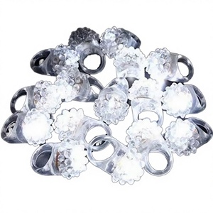 Anelli Luminosi a LED Bianchi RTS Factory, in Plastica Morbida Lampeggiante, per Feste Rave, Matrimoni, Capodanno, Giocattoli Luminosi che si Illuminano al Buio - Product Image 1