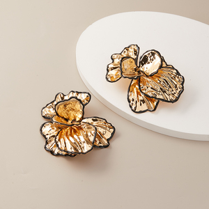 2025 nuovo arrivo vendita calda all'ingrosso di moda orecchini in <span class=keywords><strong>ferro</strong></span> grandi grossi fiori d'oro orecchini pendenti per le donne - Product Image 4