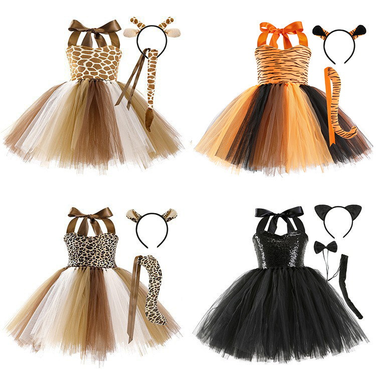 Un enfant heureux porte des costumes d'animaux de girafe | Vecteur Premium Un enfant heureux porte des costumes d'animaux de girafe | Vecteur Premium