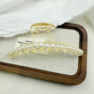 Pinza de Pelo Elegante de Alta Gama para Mujer, 7.5cm, Casual, Moderna, con Perlas, Hecha de Plástico - Venta al Por Mayor - Product Image 5