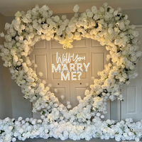 Nouvelle conception de support floral en forme de cœur blanc et rouge pour proposition de mariage, arche florale artificielle en forme de cœur « Veux-tu m'épouser ? »