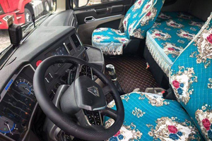 Low Price Used HOWO MAX 6x4 Tractor Truck Second Hand Heavy Truck Head Cheap Prime Mover for Port Logistics & Africa Delivery - Product Image 2