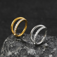 Cincin hidung baja tahan karat dengan tepi miring tunggal dan inlay berlian, tertutup tanpa sambungan, anting-anting modis, aksesori tindik tubuh