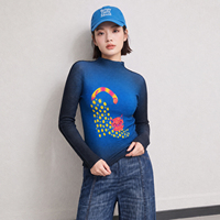 Atasan Wanita Kerah Mock Neck Berlipit Lengan Panjang Motif Kucing Artistik Blus Plissé Vertikal Elegan Gaya Miyake Slim Fit Kemeja Fashion
