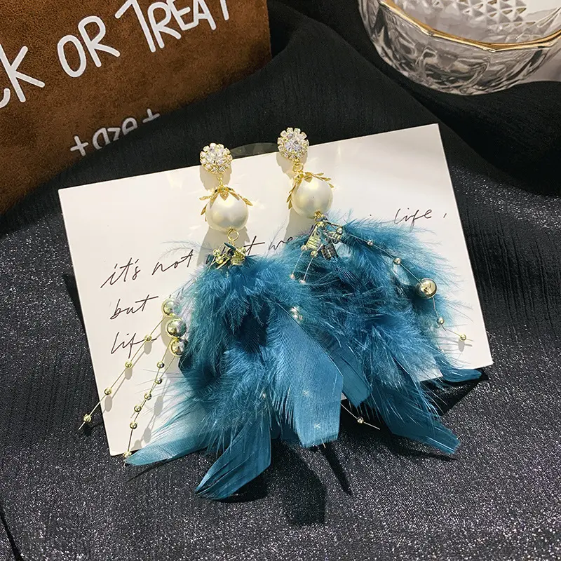 Pendientes largos de plumas exagerados con diamantes de imitación y perlas de 12,2 cm