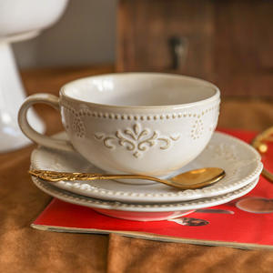 Ensemble de tasses et soucoupes à café en céramique de style européen, tasses à latte embossées, tasses à thé fleuri pour l'après-midi - Product Image 2