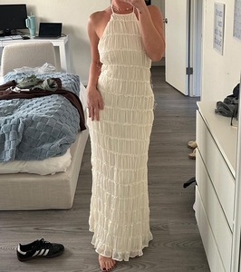 فستان ماكسي فاخر للنساء بياقة هالتر من الشيفون المطوي، مناسب للشاطئ والإجازات وحفلات الزفاف أو الارتداء اليومي - Product Image 3