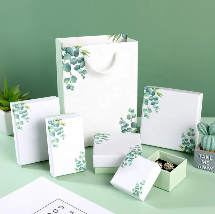 กล่องบรรจุภัณฑ์กระดาษของขวัญแบบแข็งฝาปิดด้านบนและฐานถาดด้านล่างสีเขียวสีขาวโลโก้ที่กำหนดเอง