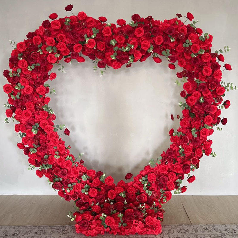 Arche en forme de cœur en eucalyptus rouge de 2,2 x 2,2 m