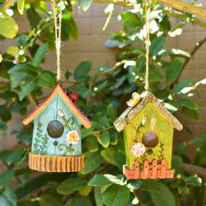 Décoration de jardin et de cour en résine, nichoir suspendu de style cottage artistique rétro américain, figurine d'oiseau - Product Image 1