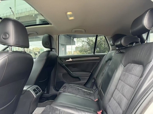 Volkswagen <span class=keywords><strong>Golf</strong></span> 1.4T Turbo 150 CV essence, conduite à gauche, 62 136 miles, toit ouvrant, hayon, blanc, modèle 2015 d'occasion, pour l'exportation - Product Image 4