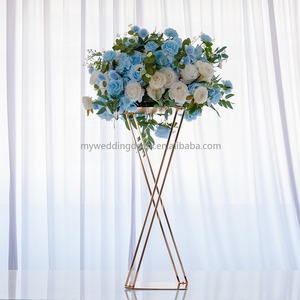 K26 Décorations de table de mariage modernes et durables de haute qualité, arche en métal doré de 90 cm avec support à fleurs pour accessoires de dîner aux chandelles - Product Image 2