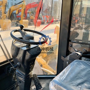 Compacteur de sol vibrant d'occasion CAT CS-683E avec moteur diesel turbocompressé 3056E, puissance de 129 kW, tambour de 2,13 m pour la construction routière - Product Image 6