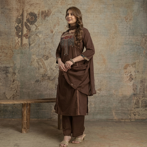 Ensemble de costume trois pièces en coton marron de créateur 60×60 avec kurta brodé, palazzo et dupatta pour la vente en gros - Product Image 2